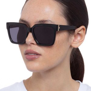 Zwarte zonnebril trampler